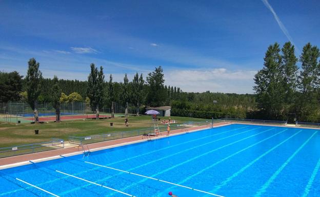 Tranquilidad, distancia social y prevención sanitaria, ejes de las piscinas de Valencia de Don Juan para este año