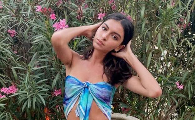 Top tipo pañuelo: la tendencia noventera que vuelve a arrasar este verano