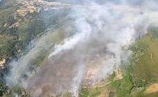 Varios medios trabajan en la extinción de un incendio activo en el municipio leonés de Balboa