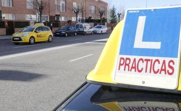 Las autoescuelas recuperan el ritmo de trabajo pero lamentan que no haya suficientes examinadores