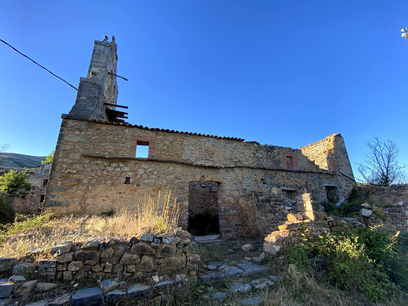Cistierna Activa solicita la mejora del acceso a Quintana de la Peña