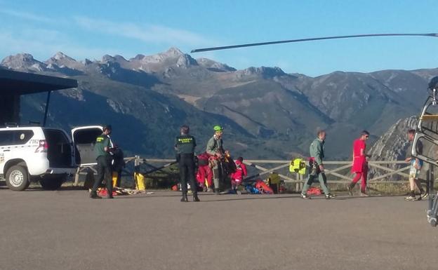 Rescatado tras sufrir una caída de 15 metros mientras realizaba espeleología en la Sima de las Perlas en las Cuevas de Valporquero