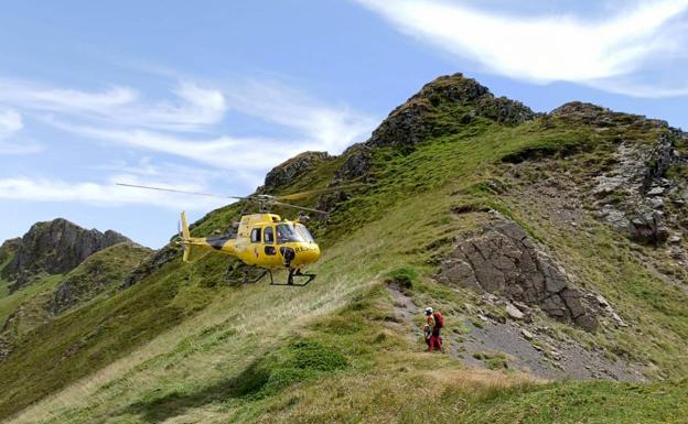 Rescatados con helicóptero dos montañeros en la vertiente leonesa de Picos de Europa