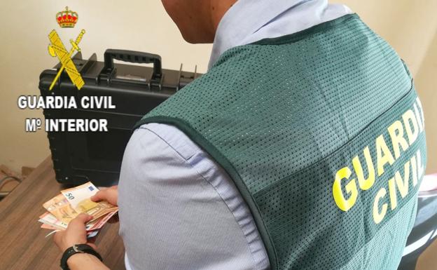 Tres detenidos en La Bañeza por solicitar créditos fraudulentos a entidades financieras siendo insolventes