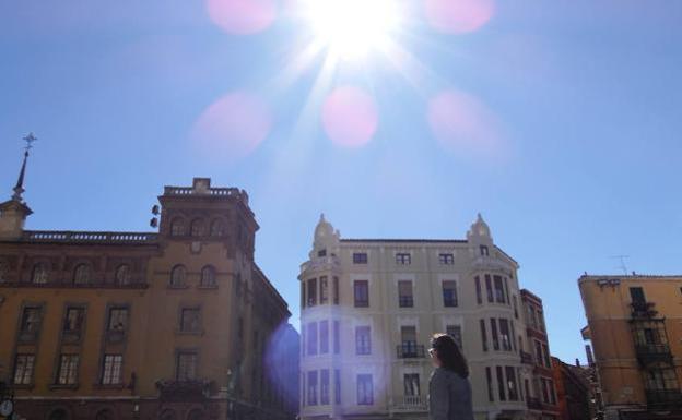 León se prepara para vivir este lunes el día más caluroso del año con máximas de hasta 38 grados