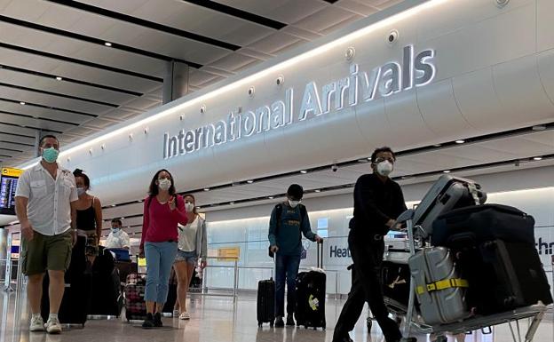 Heathrow se planta y pide que las cuarentenas se sustituyan por test