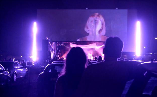 León estrena autocine de verano