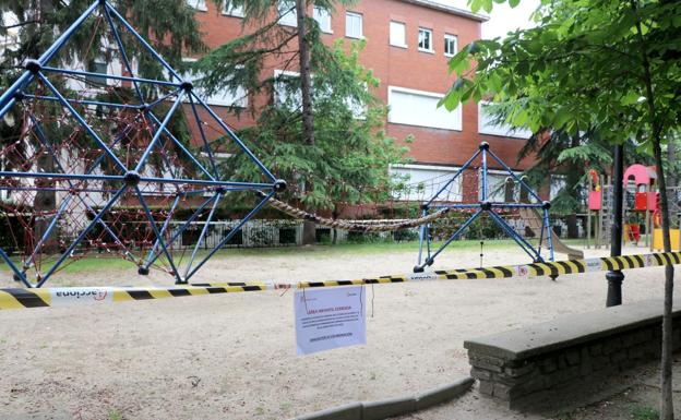 El Ayuntamiento aprueba una modificación de crédito de 76.000 euros para reabrir los parques infantiles de la capital