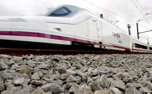 Renfe pone a la venta 200.000 plazas promocionales para agosto en trenes Ave y Larga Distancia