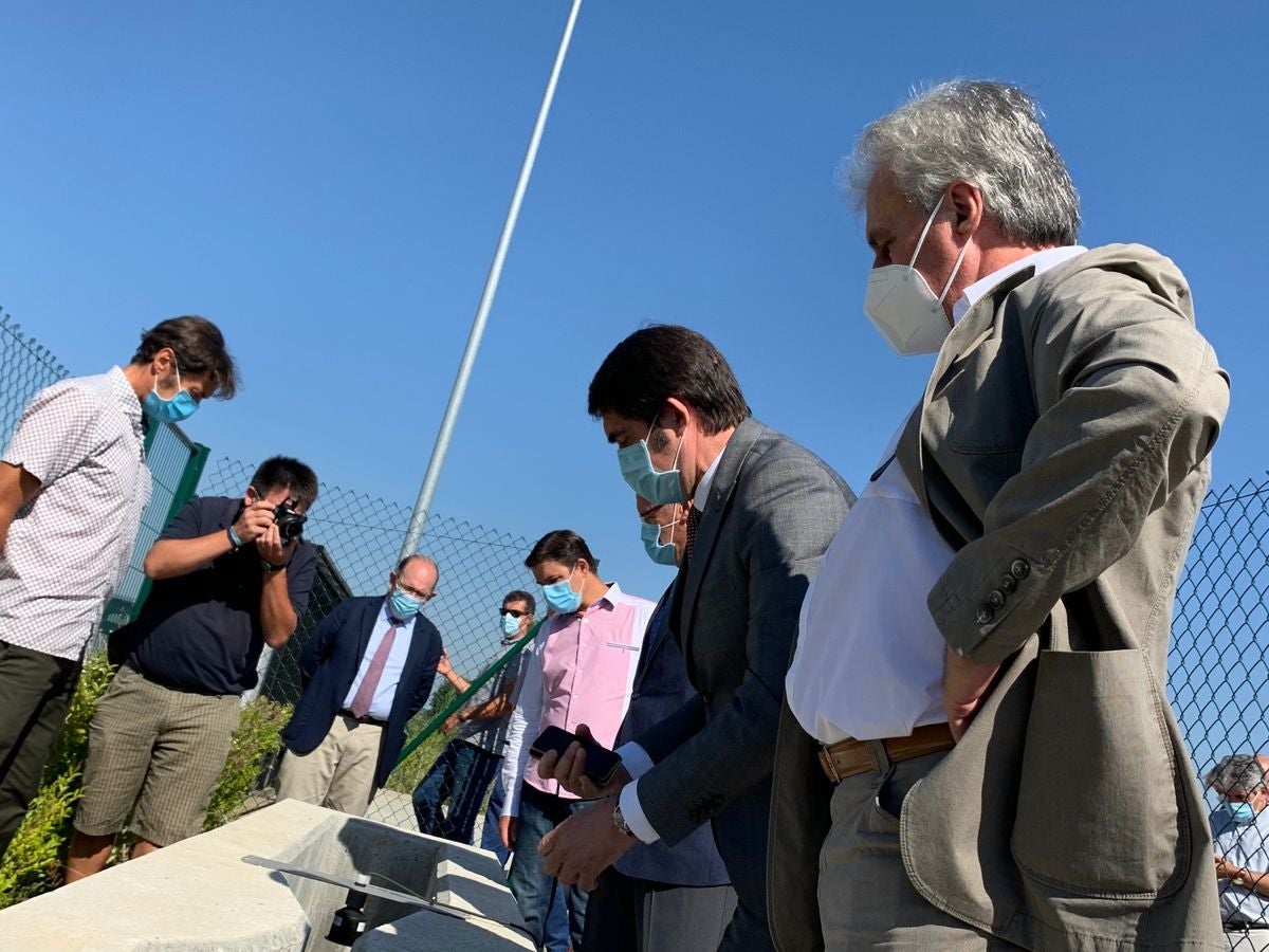 Suárez-Quiñones visita la depuradora de Villamañán