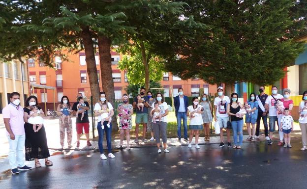El Ayuntamiento de La Robla entrega las Ayuda a la Natalidad del primer semestre