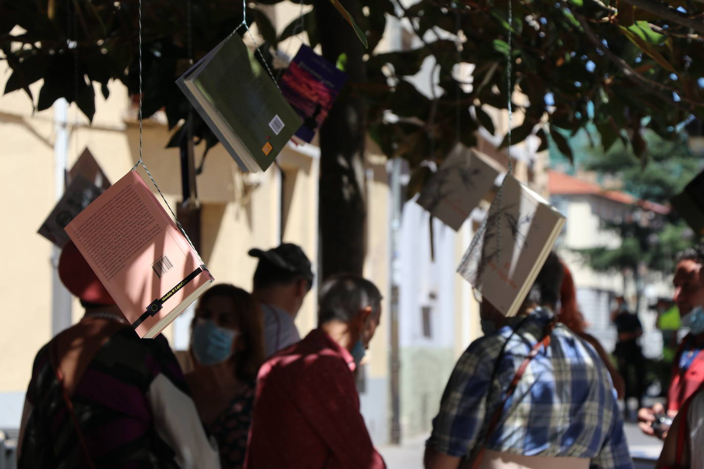 Florecen los libros en las plazas de León