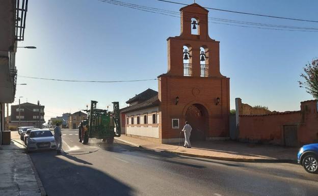 Santa María del Páramo continúa con las labores de desinfección del municipio para prevenir brotes de la Covid-19