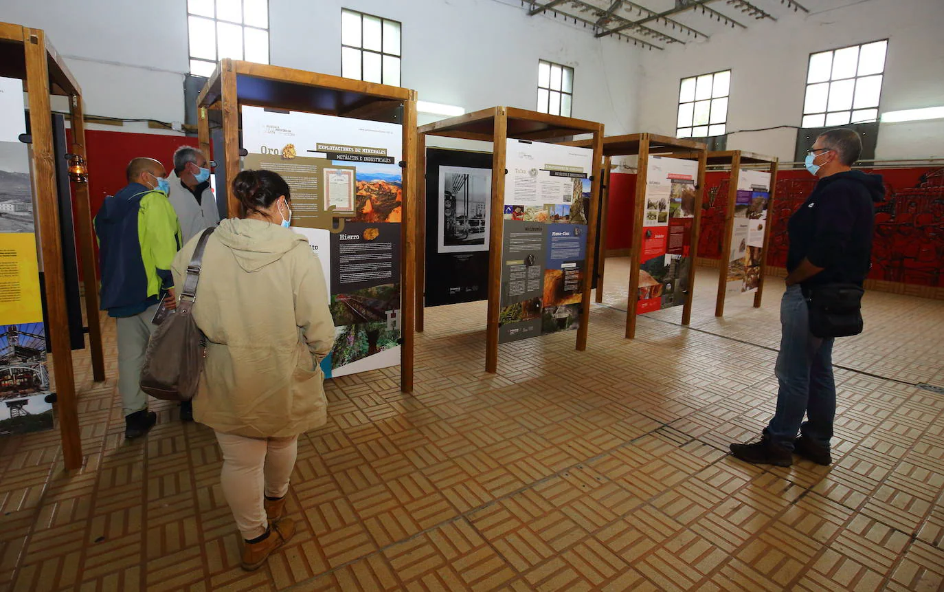 Inauguración de la exposición itinerante sobre la minería leonesa en Fabero