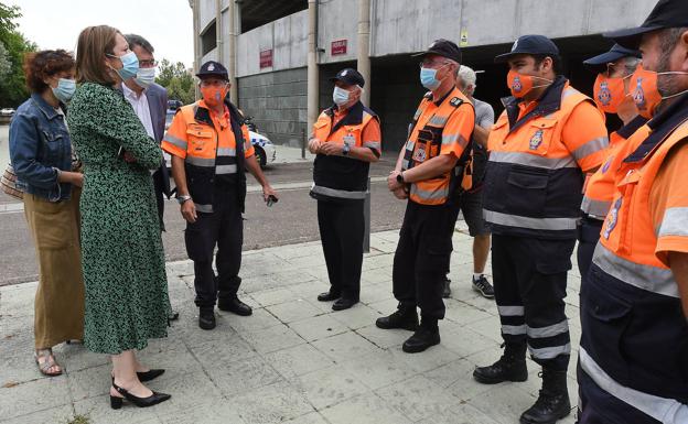 Un incendio en dos viviendas de Puente Castro obligan a actuar a los bomberos de madrugada