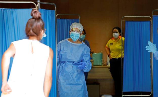 La Generalitat hará cribajes masivos en dos barrios de Barcelona