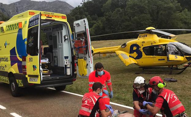 Un motorista gravemente herido fue trasladado al Huca tras un accidente en Oseja de Sajambre