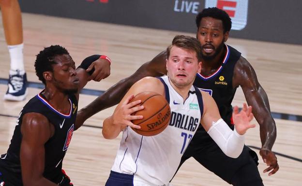 Doncic firma el mejor debut en la historia de los 'playoffs'