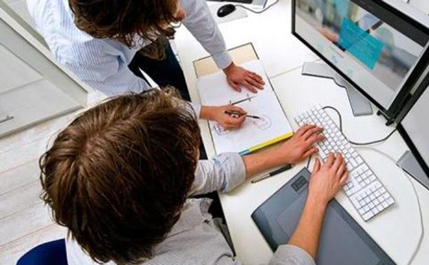 Aumentan hasta el 38% las ofertas de empleo que requieren un título de FP en Castilla y León, igual que los que piden una carrera universitaria