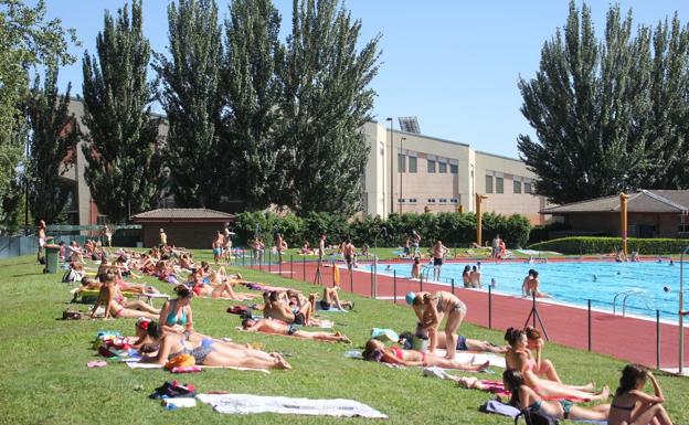 Aislada una socorrista de la piscina de Sáenz de Miera por dar positivo en coronavirus