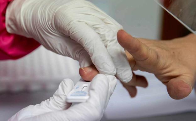 La provincia pasa en una jornada de catorce brotes activos a tres, con 16 casos vinculados a ellos