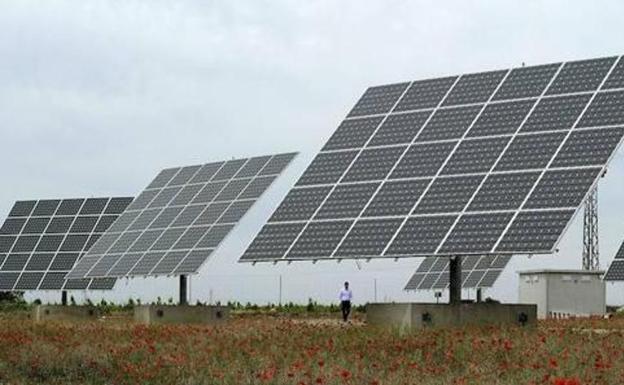 Asaja reclama a los promotores de parques fotovoltaicos en León que negocien con los arrendatarios de las tierras