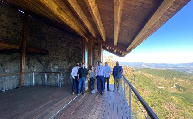 La casa colgante del castillo de Cornatel en Priaranza del Bierzo ya está restaurada