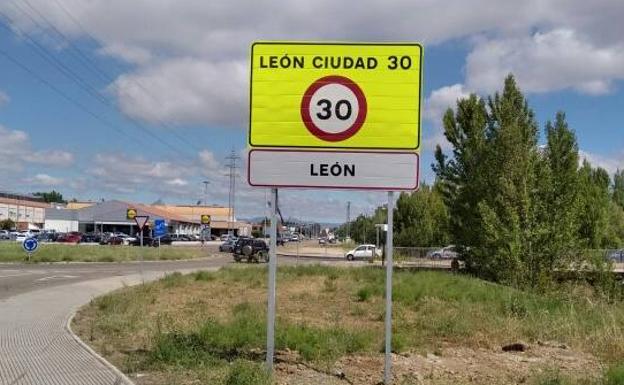 La Policía Local de León aún no multará por circular por la ciudad a más de 30 kilómetros por hora