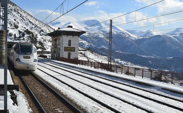 Silván propone destinar el 1,5% cultural de la variante del AVE al puerto ferroviario histórico de Pajares para evitar su pérdida