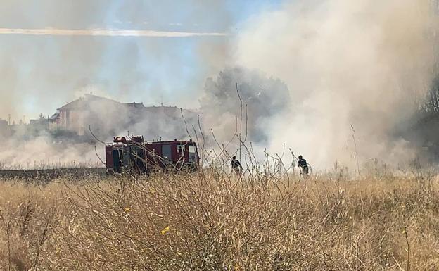 Dos nuevos incendios intencionados en Vega de Espinareda y Fabero alteran la jornada del jueves en la provincia