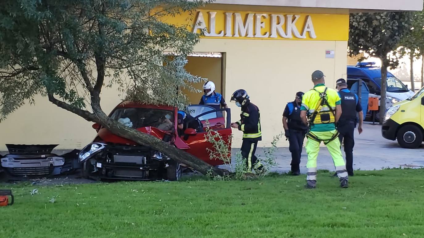 Accidente de tráfico en la avenida de los Reyes Leoneses
