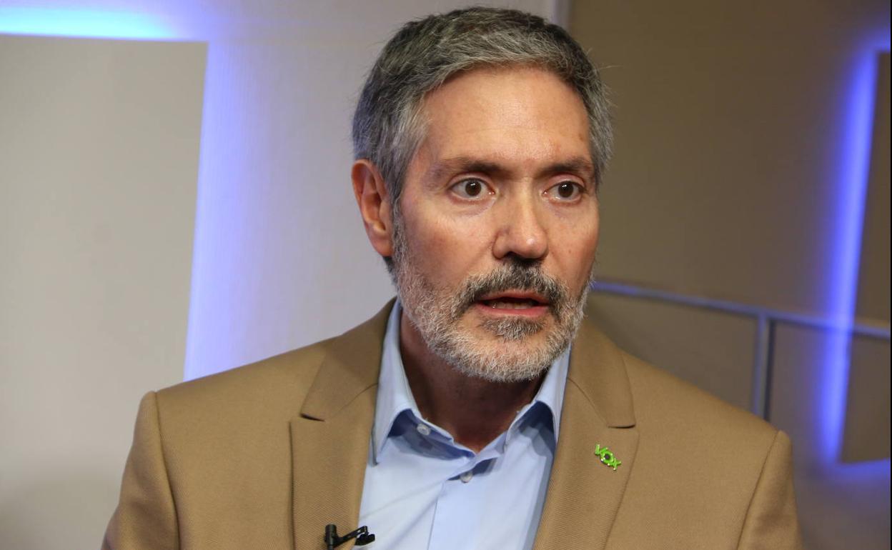 El diputado de Vox por León, Pablo Calvo, pide al Gobierno «que explique cómo va a paliar las cuantiosas pérdidas del sector turístico»