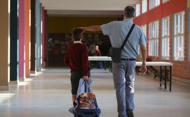 IUCyL propone una bajada de ratios máximos a 25 alumnos en Bachillerato, 20 en ESO y Primaria y 15 en Infantil