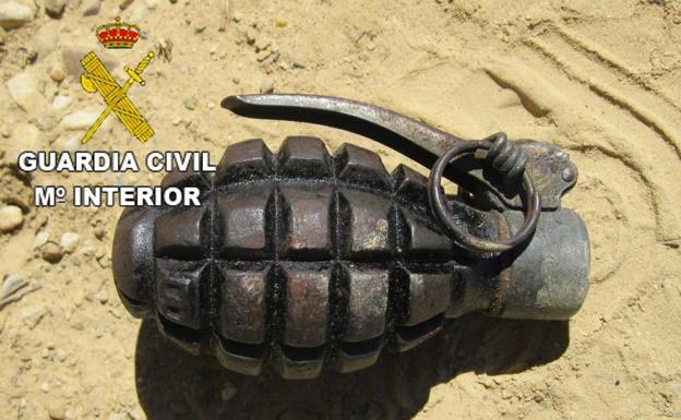 Desactivadas dos granadas de la Guerra Civil en Cubillas de Arbás y Vegas del Condado