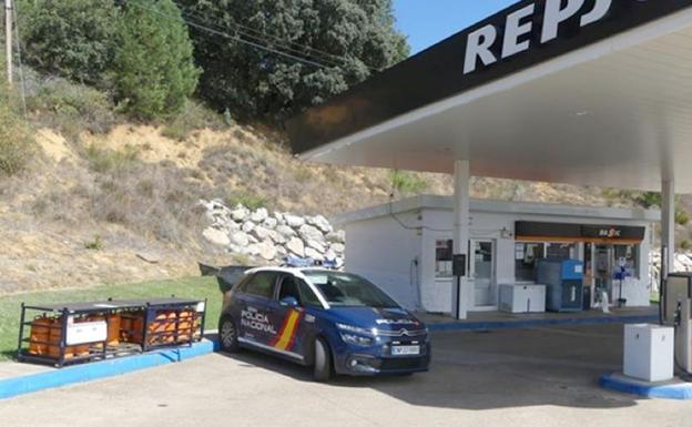 Detenidos 'in franganti' cuando robaban una gasolinera y tras lanzar bombonas de gas a los policías