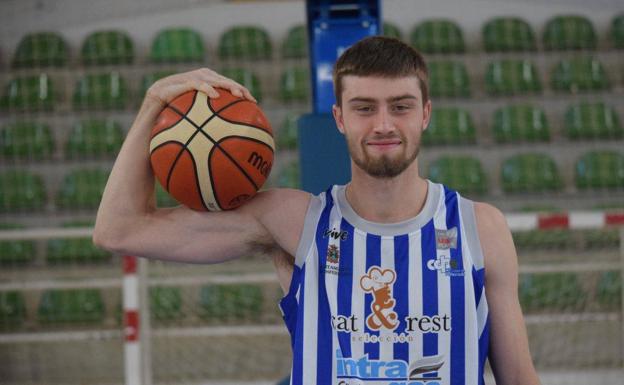 Ciudad de Ponferrada y Basket León acuerdan la cesión del pívot berciano Víctor Pérez