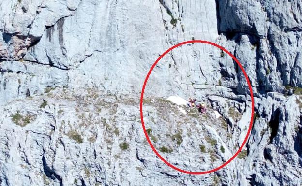 Rescatado un hombre herido en el Pico Peña Santa de Castilla tras desprenderse unas rocas