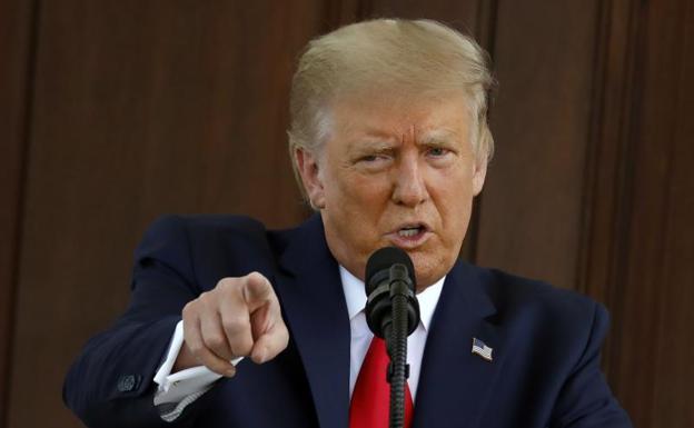 Ciudadanos austríacos reciben inesperadamente cheques con ayuda de Trump