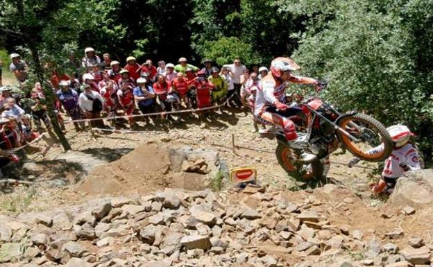 Toni Bou, a defender el liderato en León tras sufrir en Francia