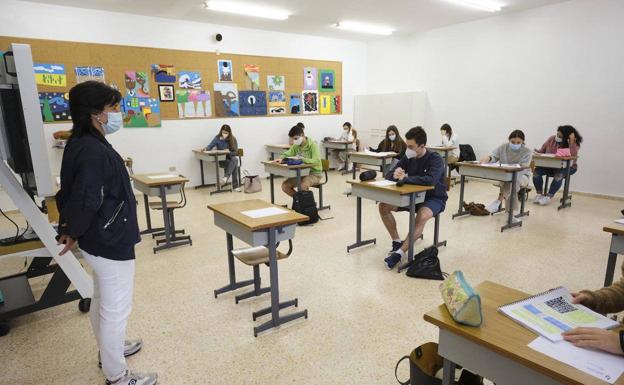 Los alumnos de ESO y Bachillerato vuelven a las aulas con un estricto protocolo para evitar rebrotes