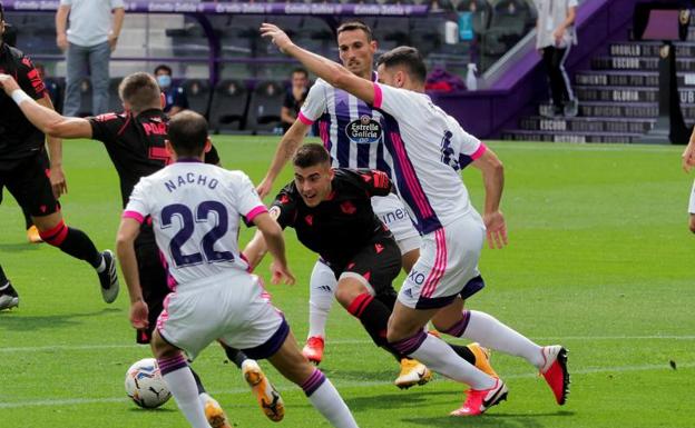 La Real Sociedad salva los muebles ante un Valladolid notable