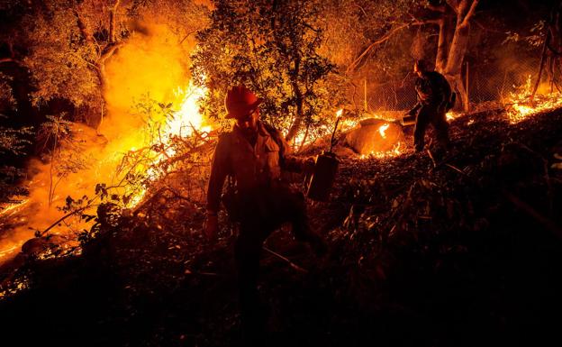 Biden acusa a Trump de pirómano del clima