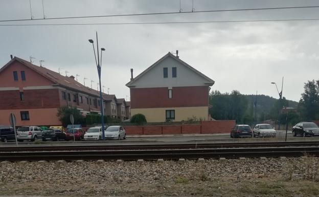 UPL pide a ADIF un paso peatonal para unir la Urbanización El Soto con Vilallabalter de forma segura