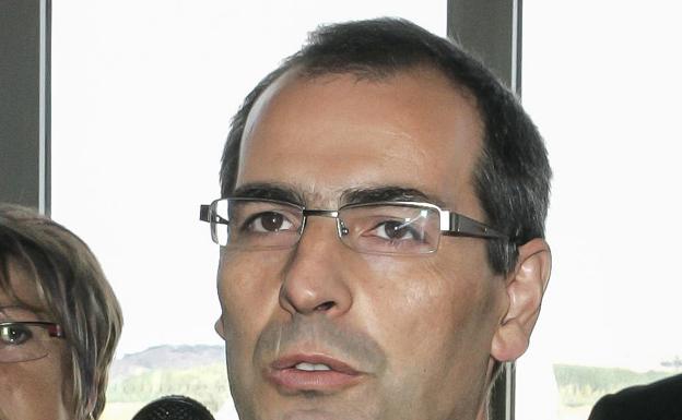 El Gobierno no baraja un relevo inminente en la subdelegación pero mantiene a José Manuel Cendón en la recámara