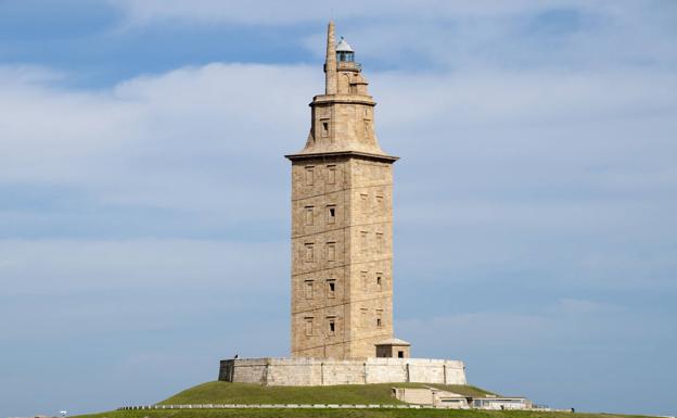 ¿Dejarán de brillar los faros? 1 Torre de Hércules, en Galicia.