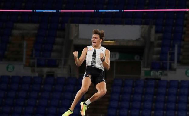 Duplantis bate el récord mundial de Bubka al aire libre