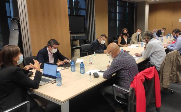 La Consejería de Empleo e Industria plantea al Diálogo Social la creación de cinco comisiones especializadas