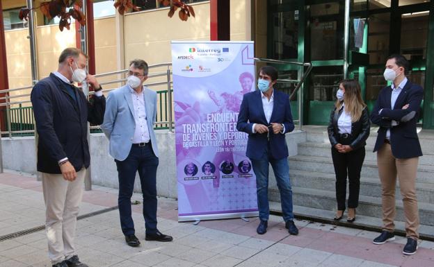 La Junta apuesta por los jóvenes con varias líneas de ayuda, pero les pide «responsabilidad» ante la pandemia