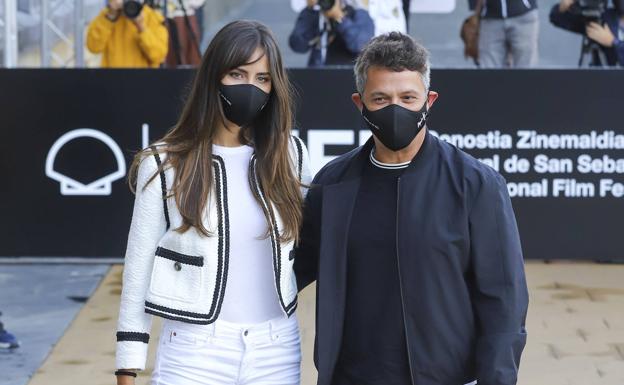 Alejandro Sanz presume de pareja en el Festival de San Sebastián