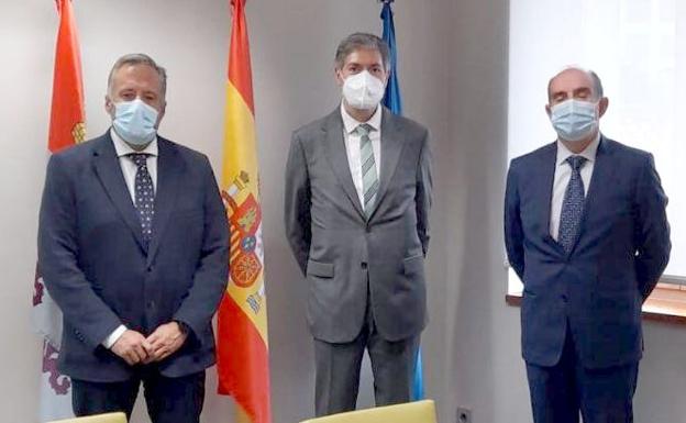 VOX León visita al Procurador del Común y reconoce su «gran labor y demostrada eficacia»